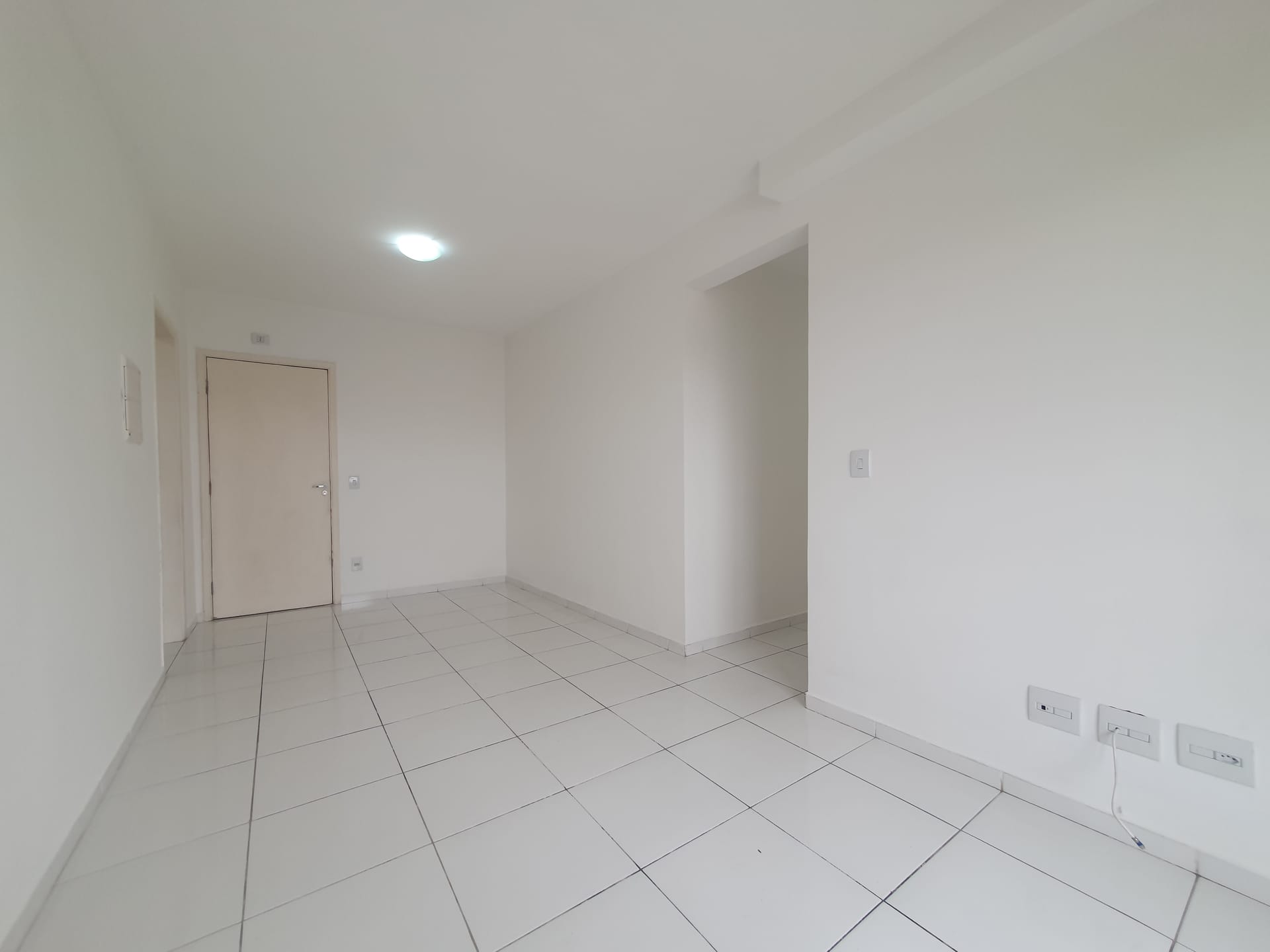 Apartamento para aluguel no Vila das Belezas: 3-sala1758651788667.jpg