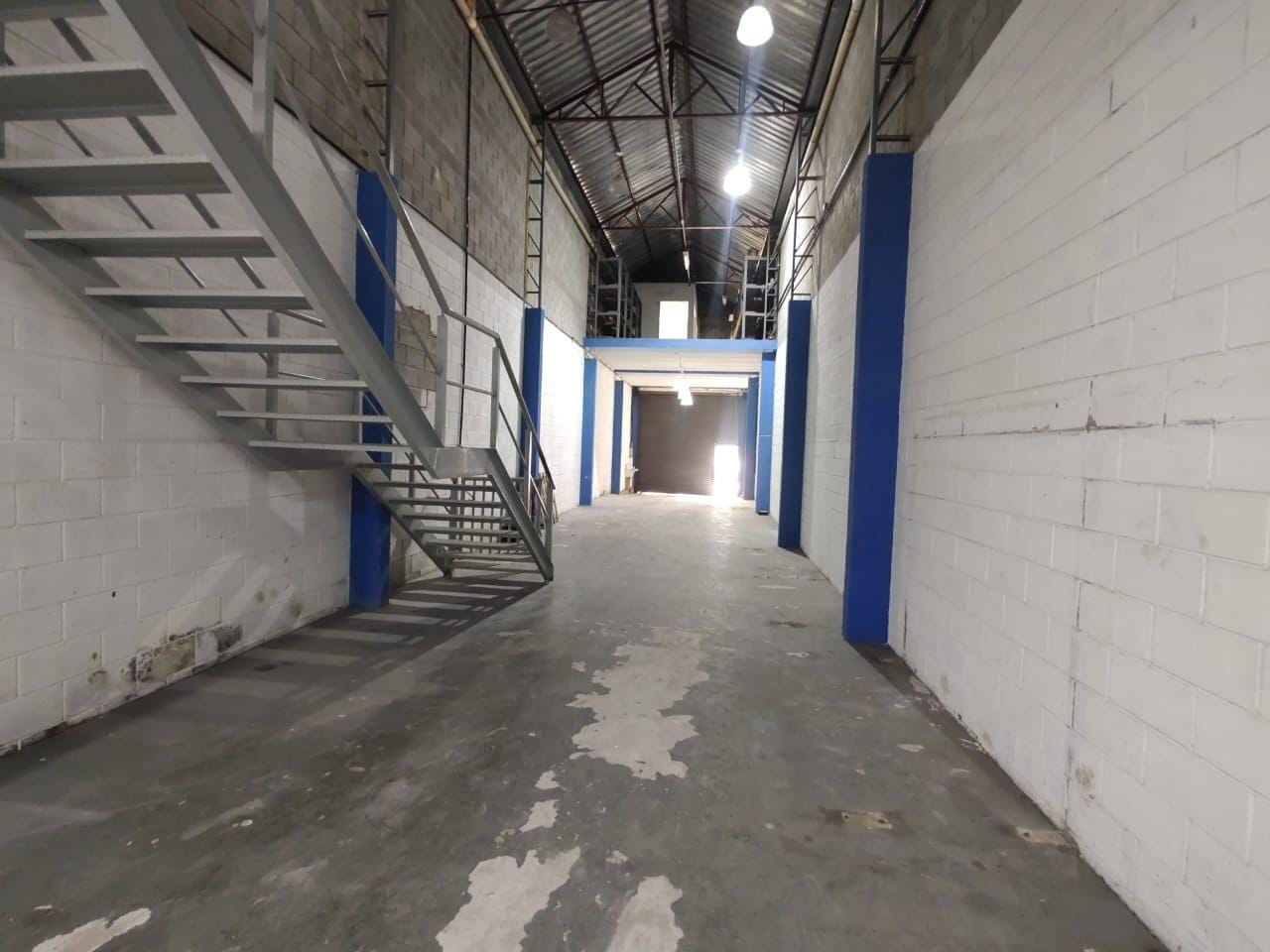 Galpão / Barracão para aluguel no Rudge Ramos: whatsapp-image-2025-01-21-at-13-41-48-117374780833071744224871658.jpeg