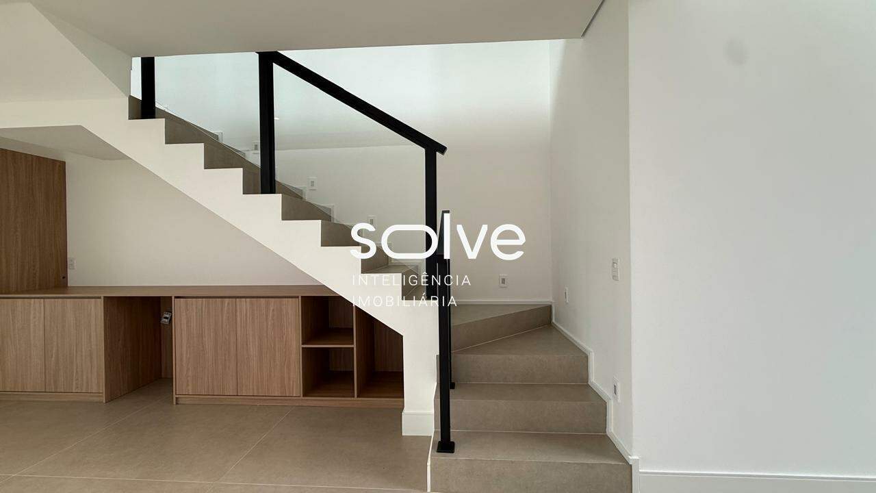 Sobrado em Condomínio para aluguel em Campinas - Reserva Alpha Galleria por 19.000,00: Escada