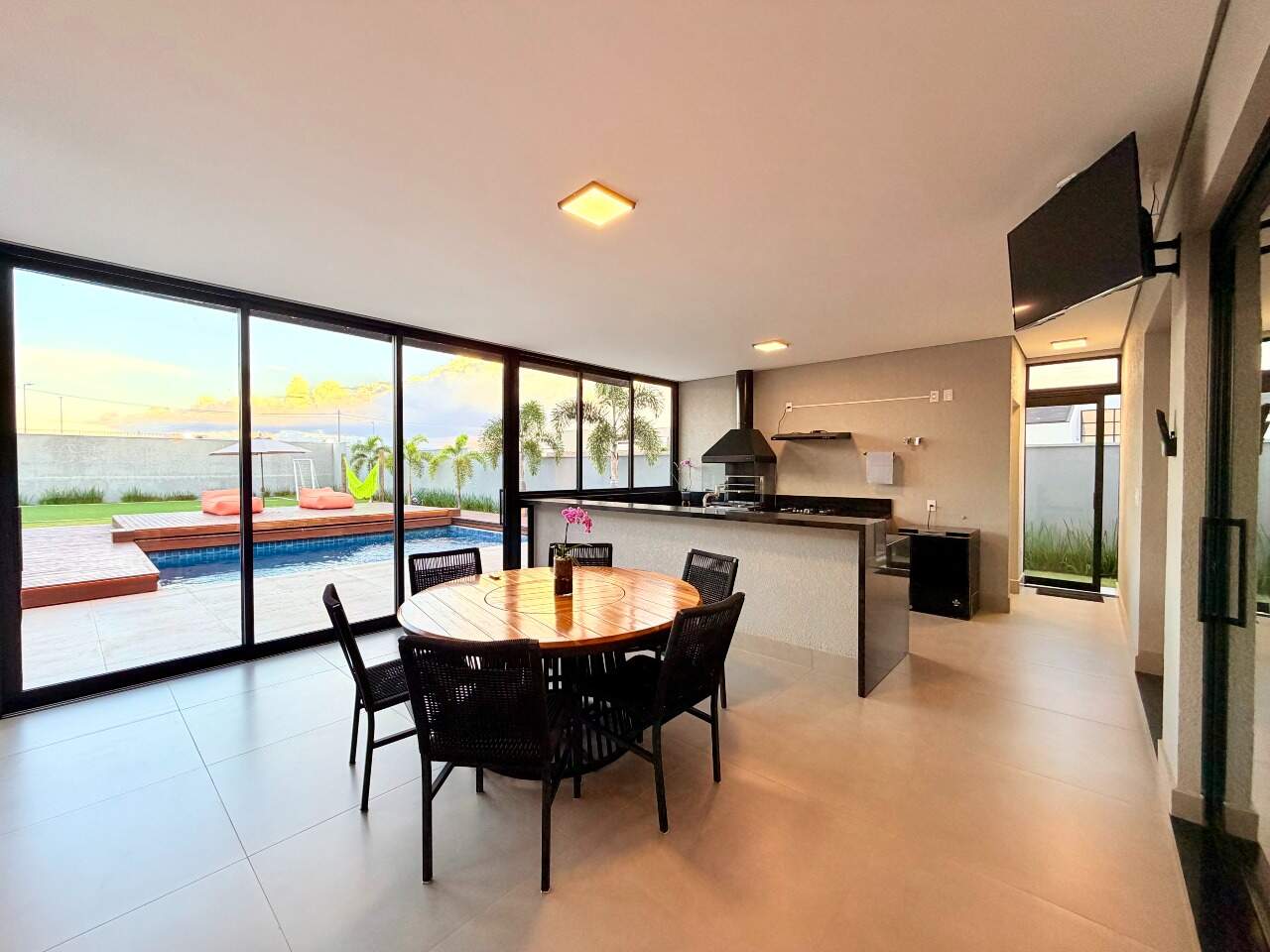 Casa em Condomínio para aluguel em Indaiatuba - Reserva Petrus por 37.000,00: