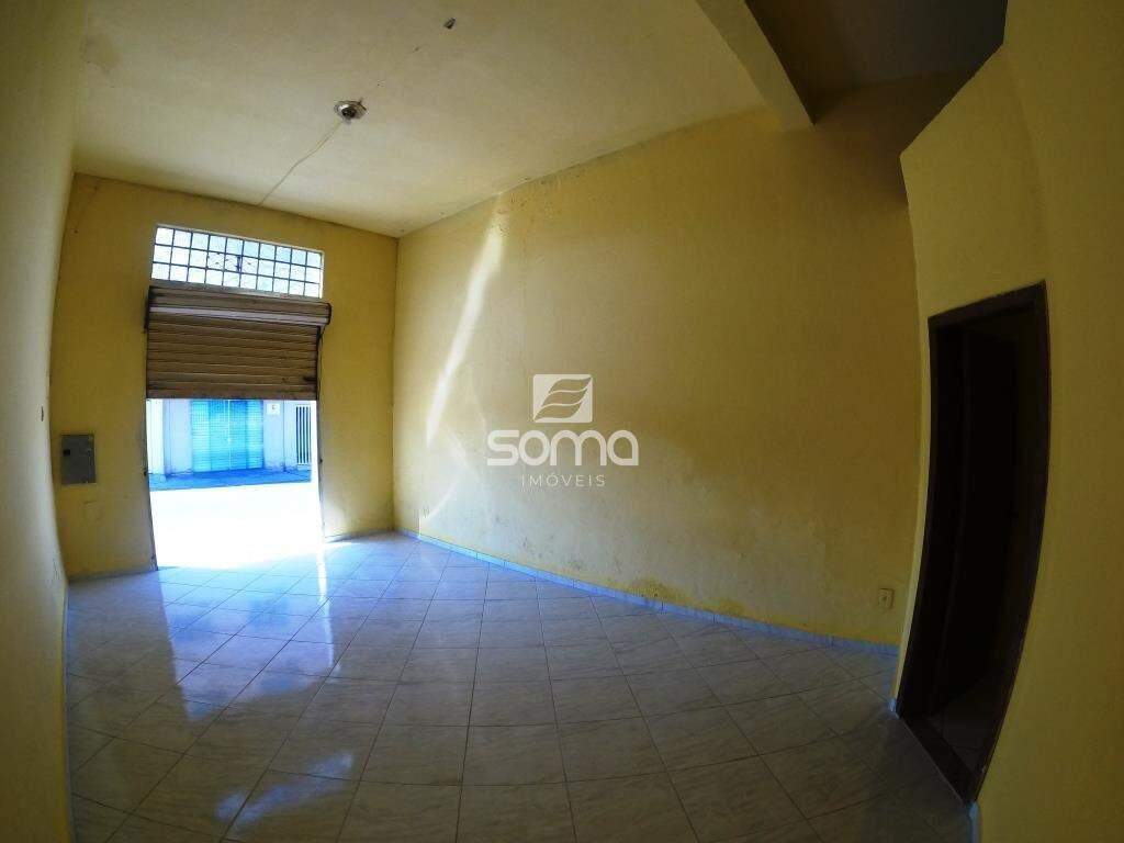 Loja para aluguel no Célvia: 