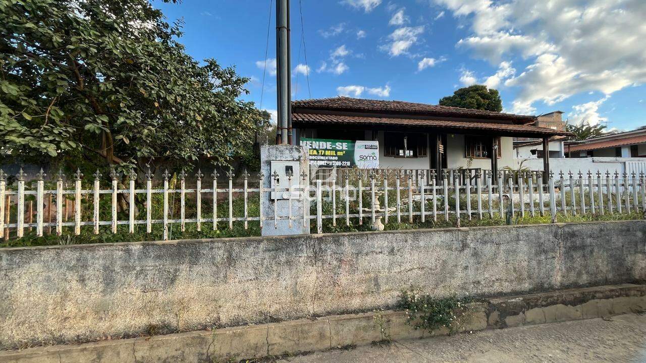Terreno / Área à venda no Centro: 