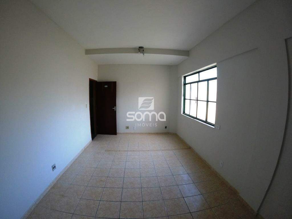 Sala para aluguel no Centro: 