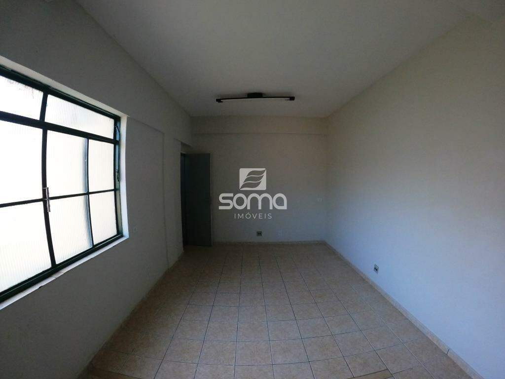 Sala para aluguel no Centro: 
