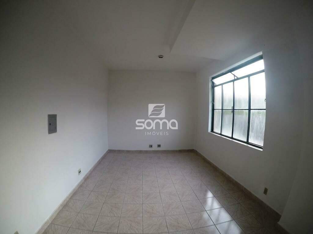 Sala para aluguel no Centro: 