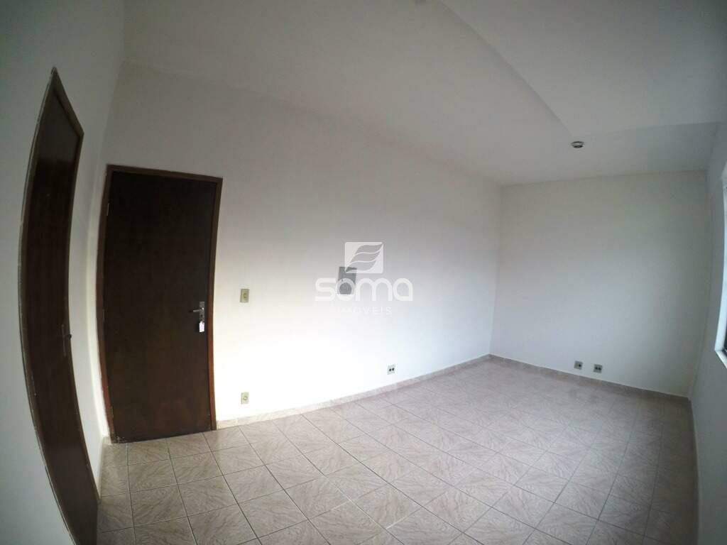 Sala para aluguel no Centro: 
