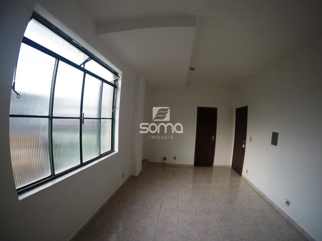 Sala para aluguel no Centro: 