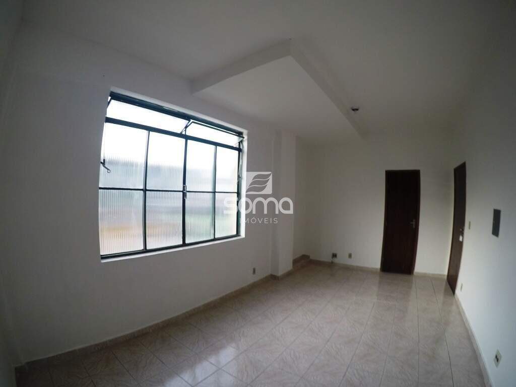 Sala para aluguel no Centro: 