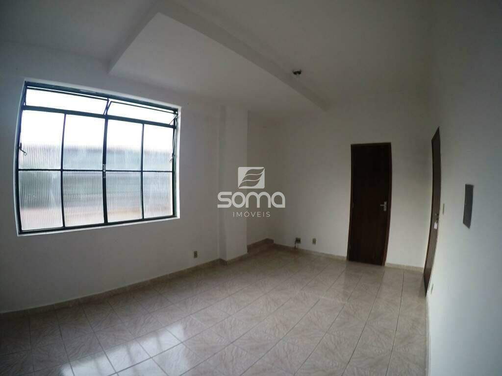 Sala para aluguel no Centro: 