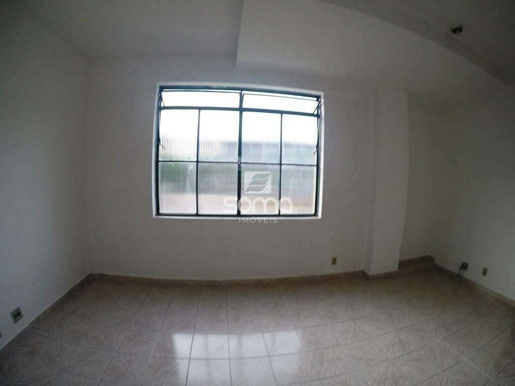 Sala para aluguel no Centro: 