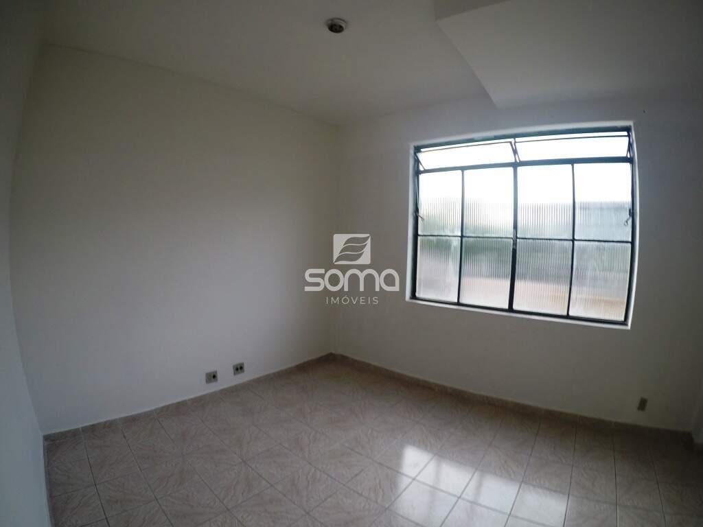Sala para aluguel no Centro: 