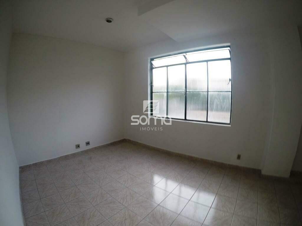 Sala para aluguel no Centro: 