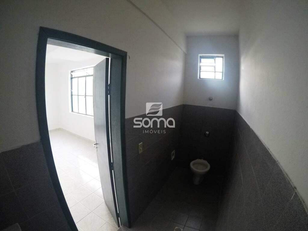Sala para aluguel no Centro: 