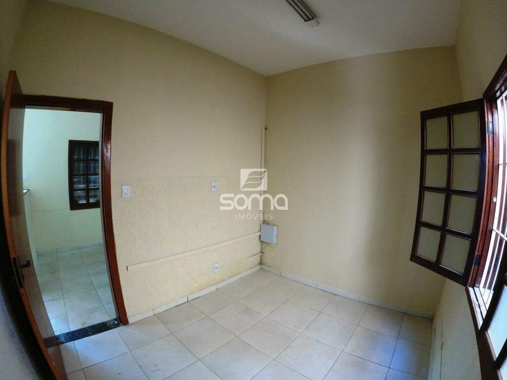 Casa para aluguel no Centro: 