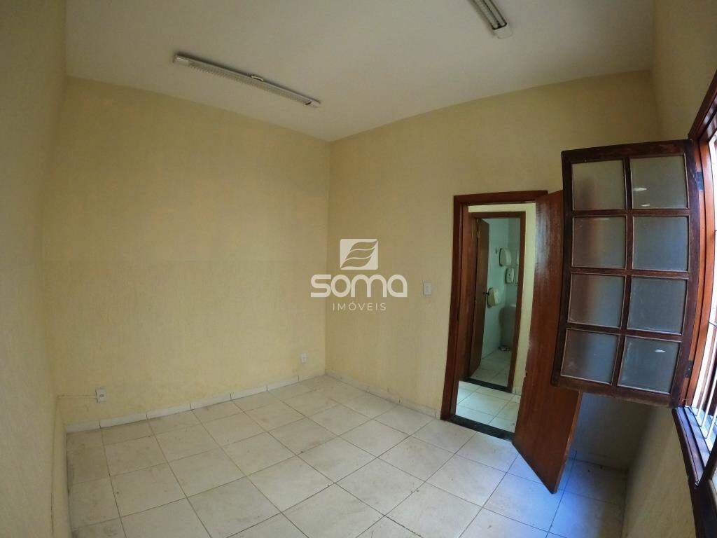 Casa para aluguel no Centro: 
