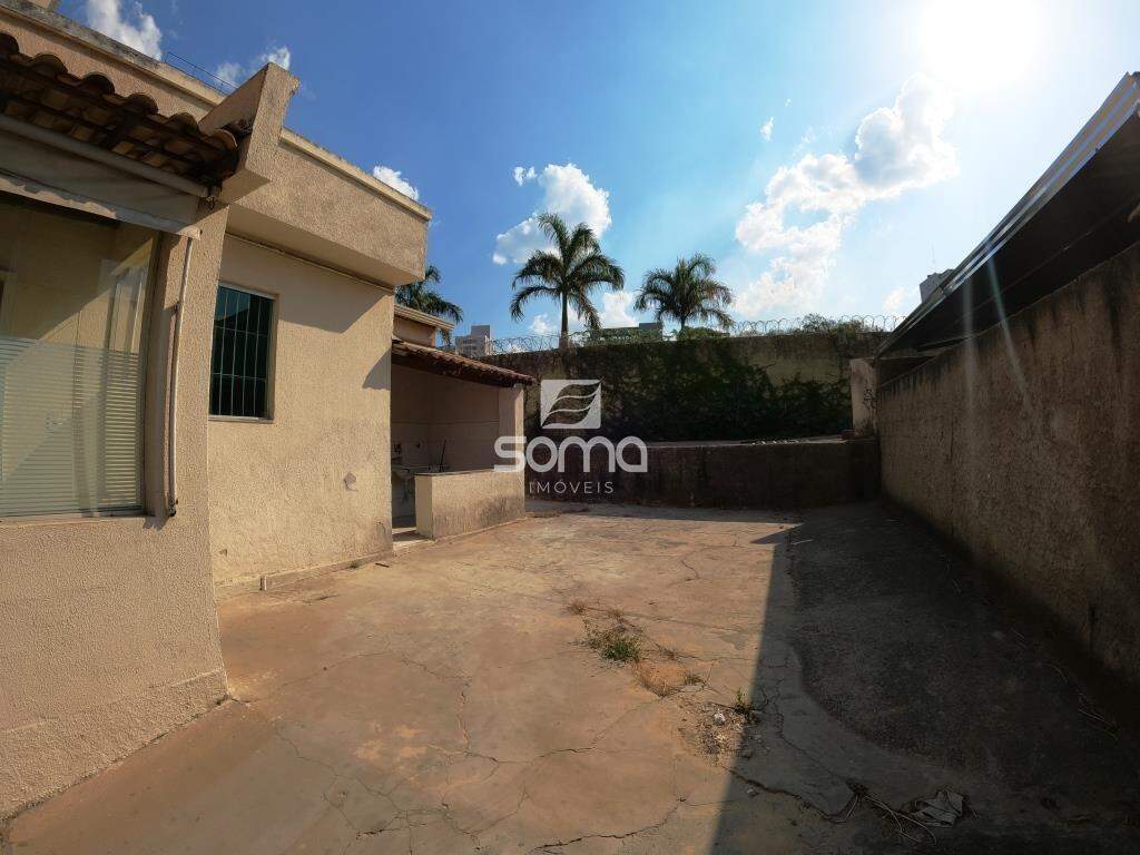 Casa para aluguel no Centro: 
