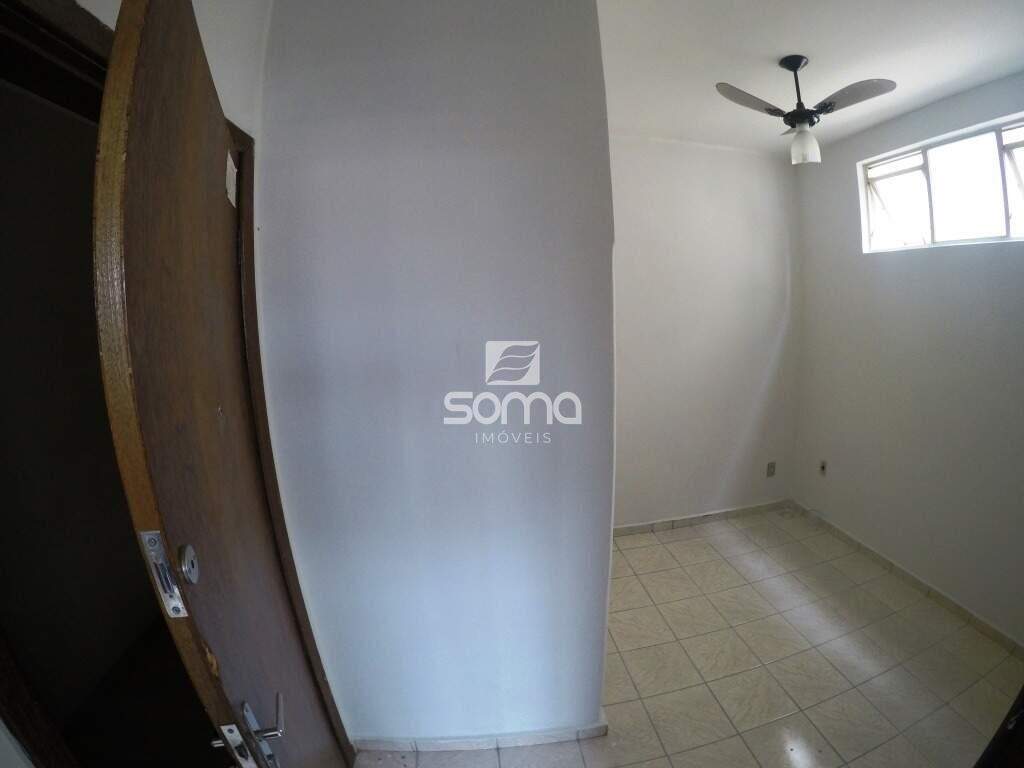 Sala para aluguel no Centro: 