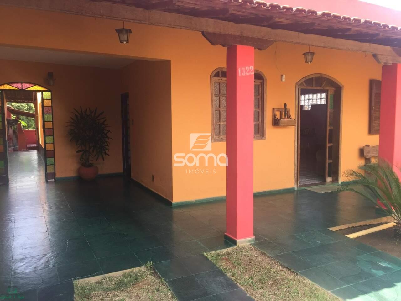 Casa à venda no Célvia: 