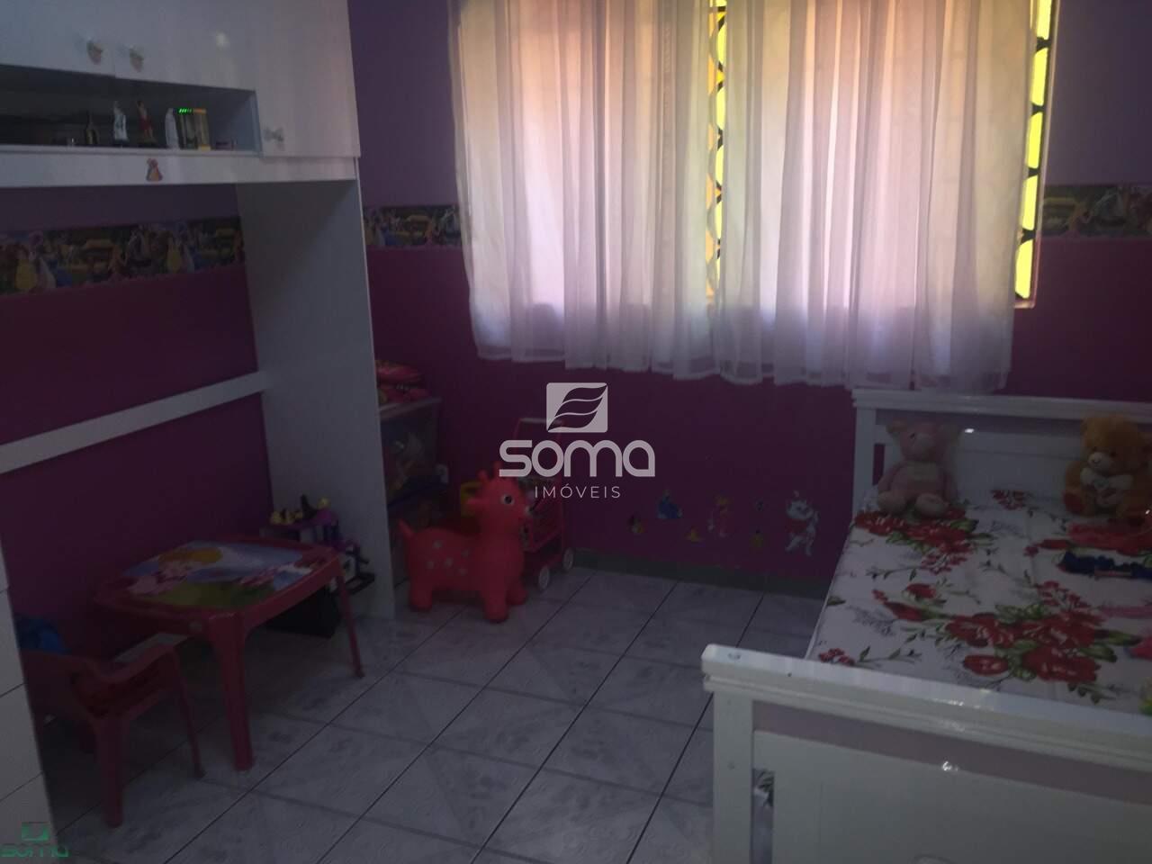 Casa à venda no Célvia: 