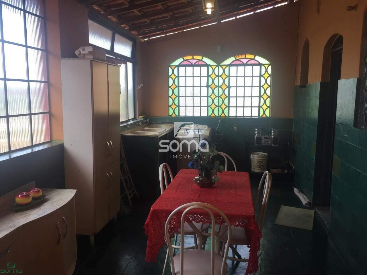 Casa à venda no Célvia: 