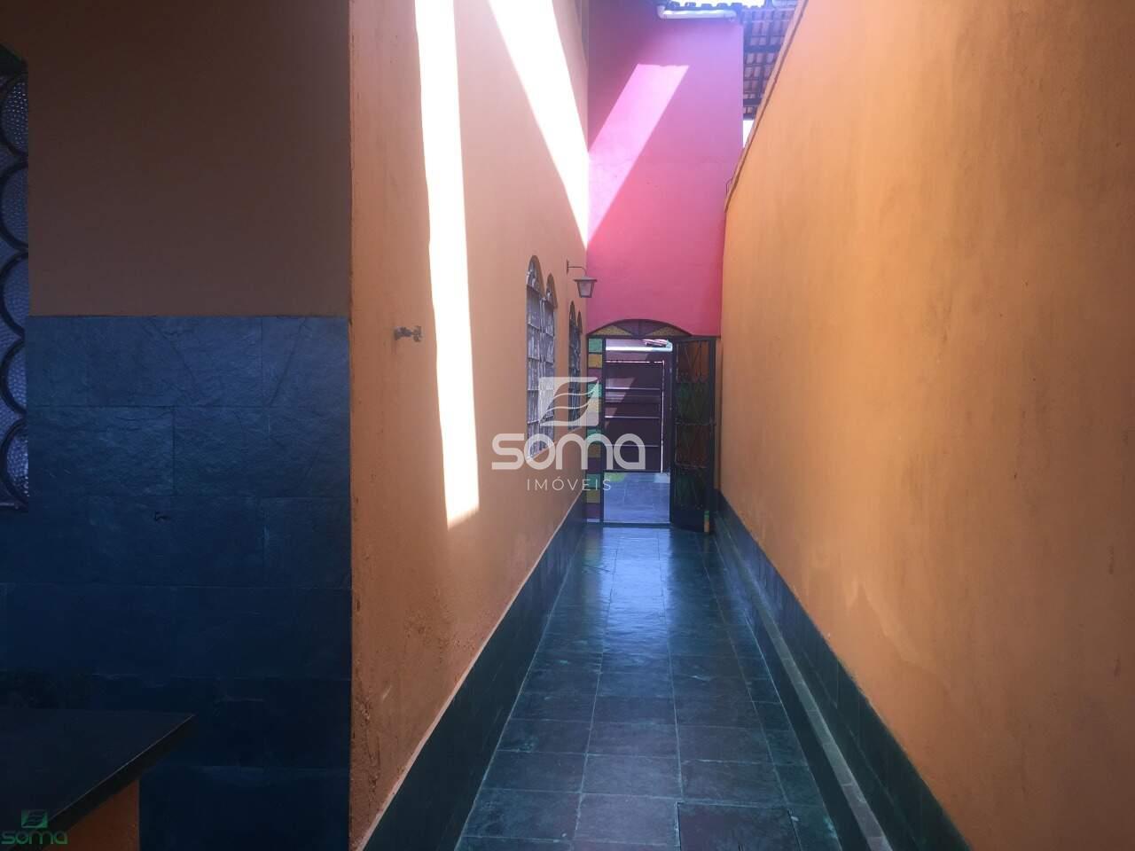 Casa à venda no Célvia: 