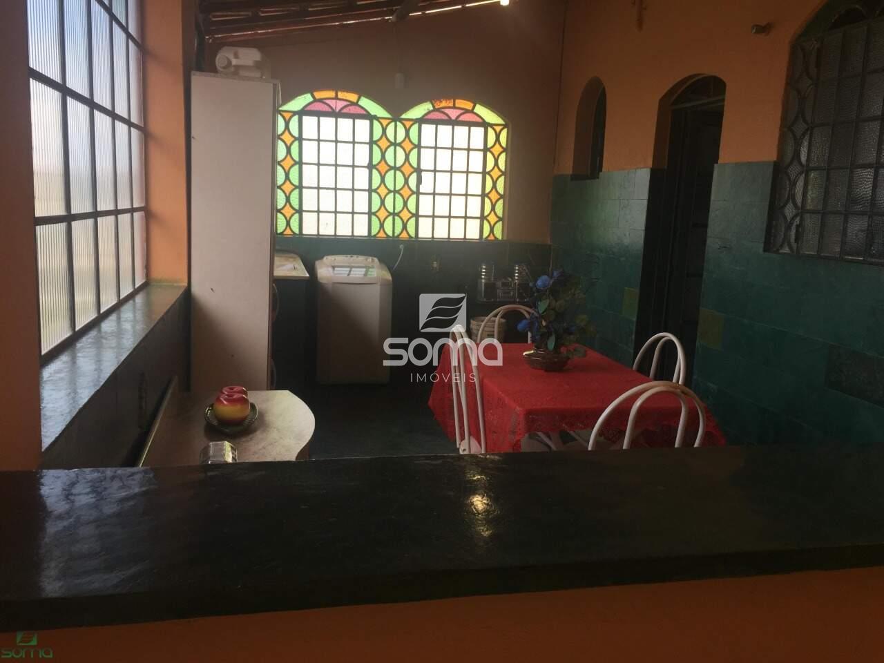 Casa à venda no Célvia: 