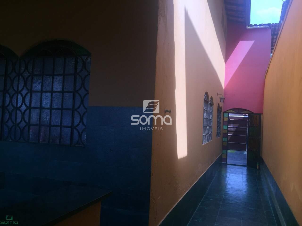 Casa à venda no Célvia: 