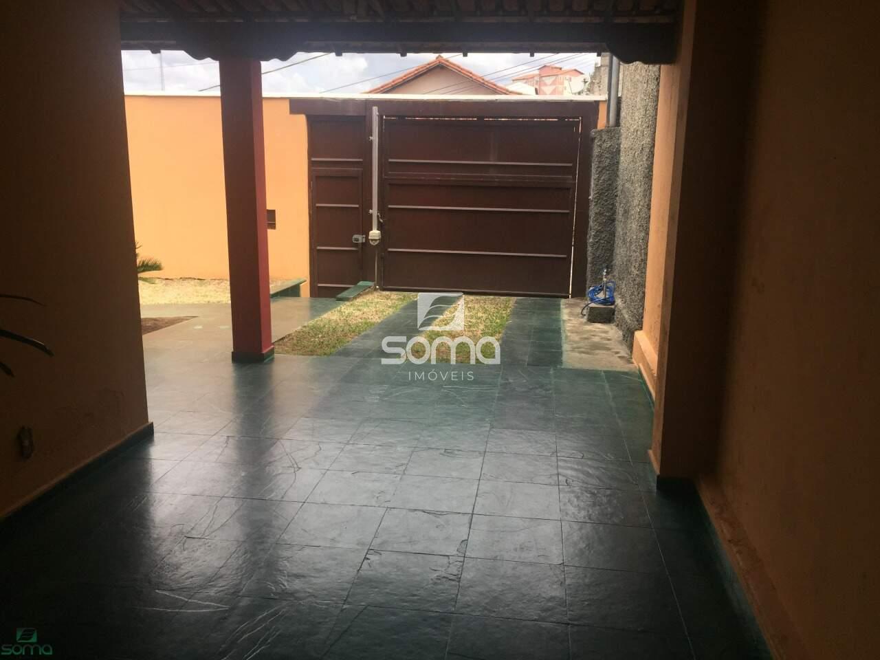 Casa à venda no Célvia: 