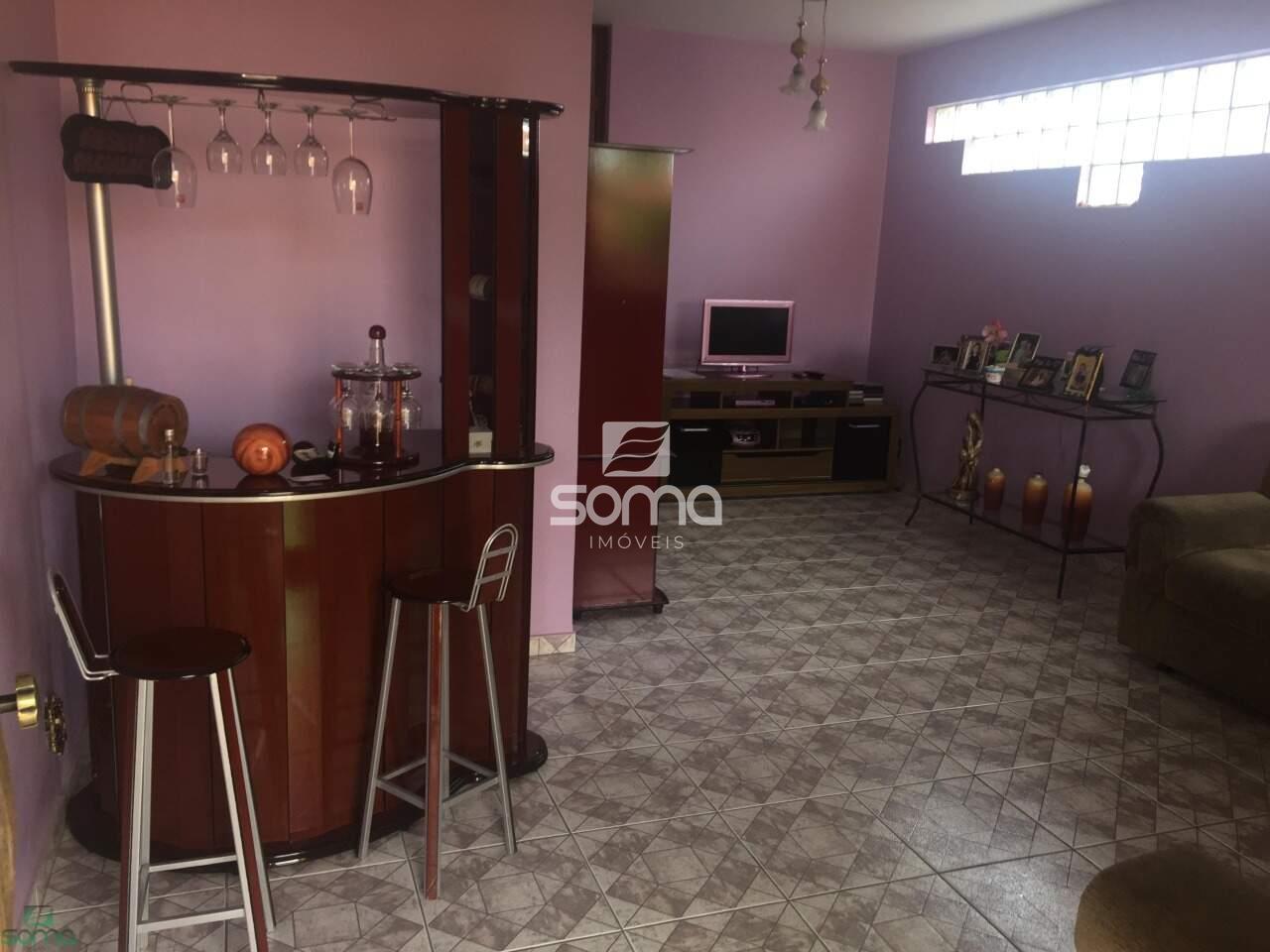 Casa à venda no Célvia: 