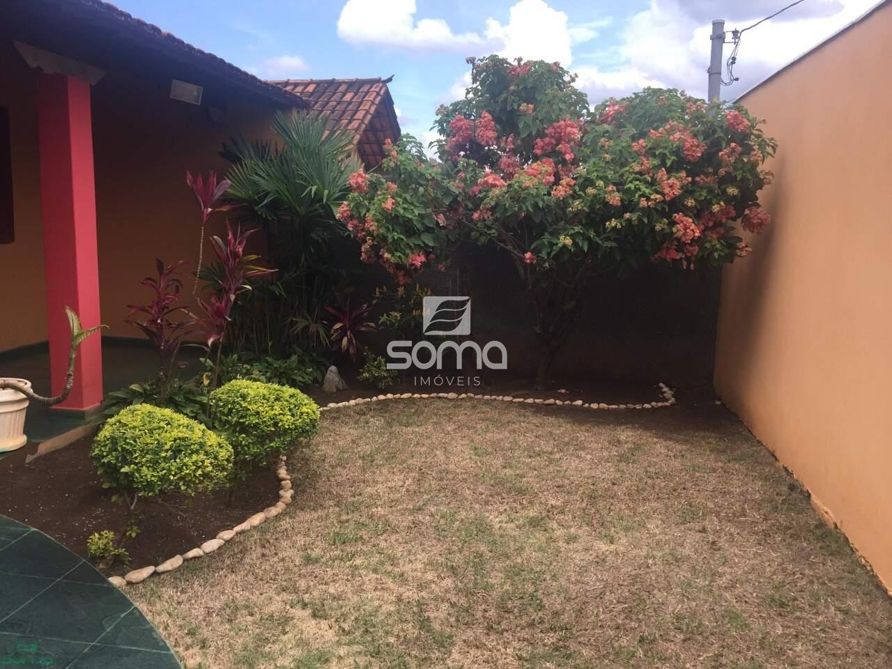 Casa à venda no Célvia: 