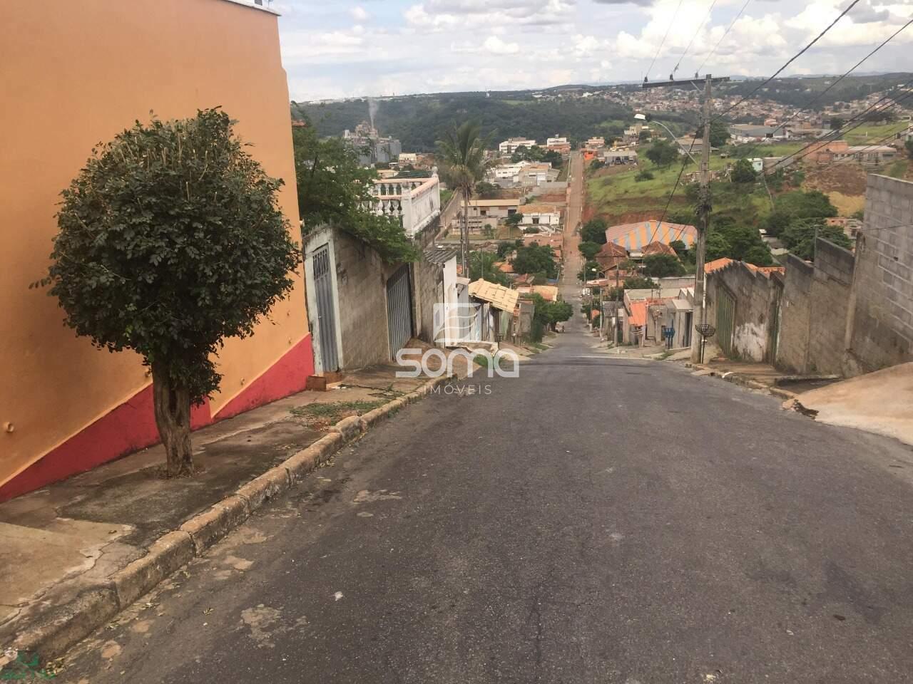Casa à venda no Célvia: 
