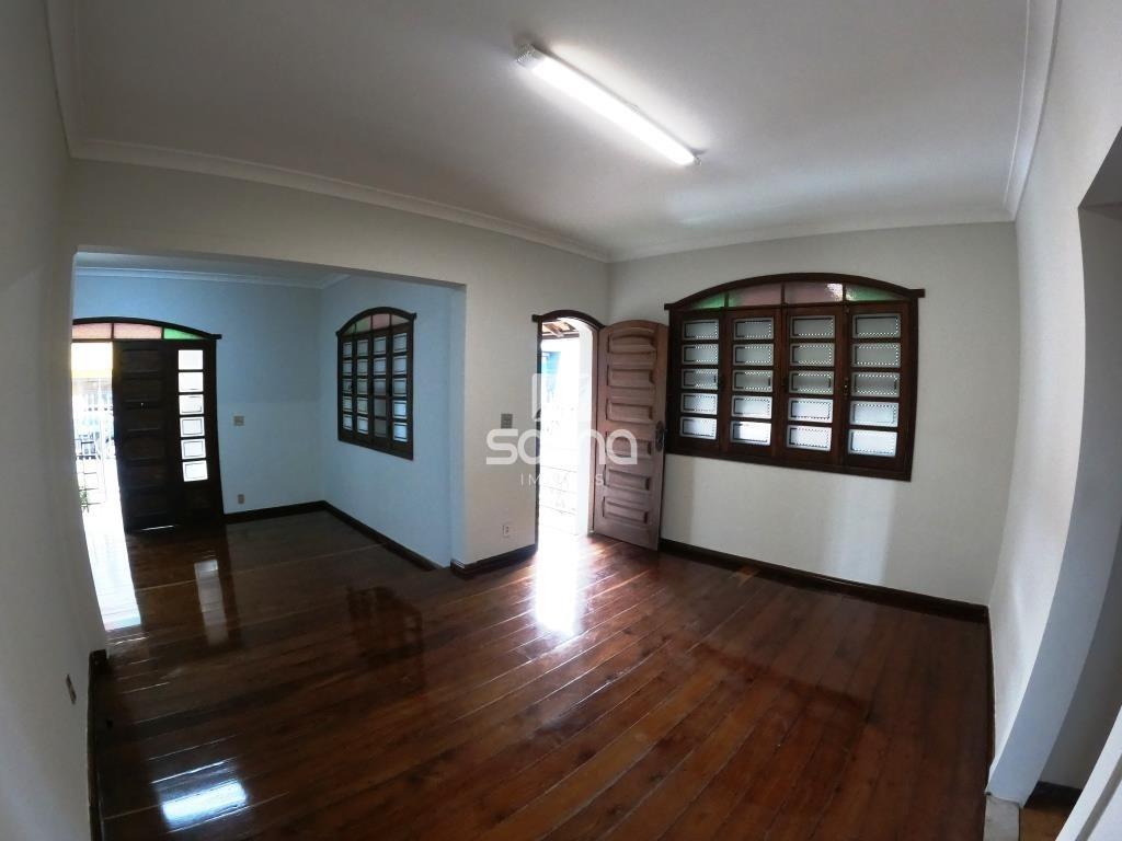 Casa para aluguel no Centro: 