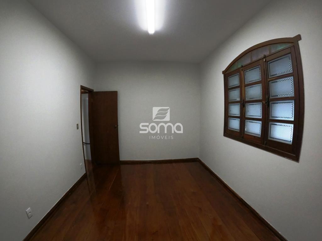 Casa para aluguel no Centro: 