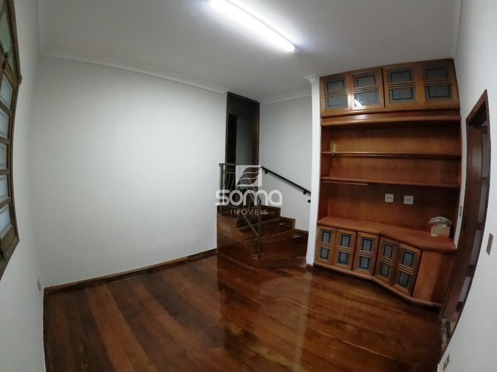 Casa para aluguel no Centro: 