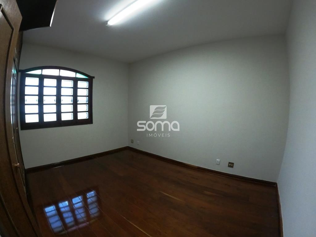 Casa para aluguel no Centro: 