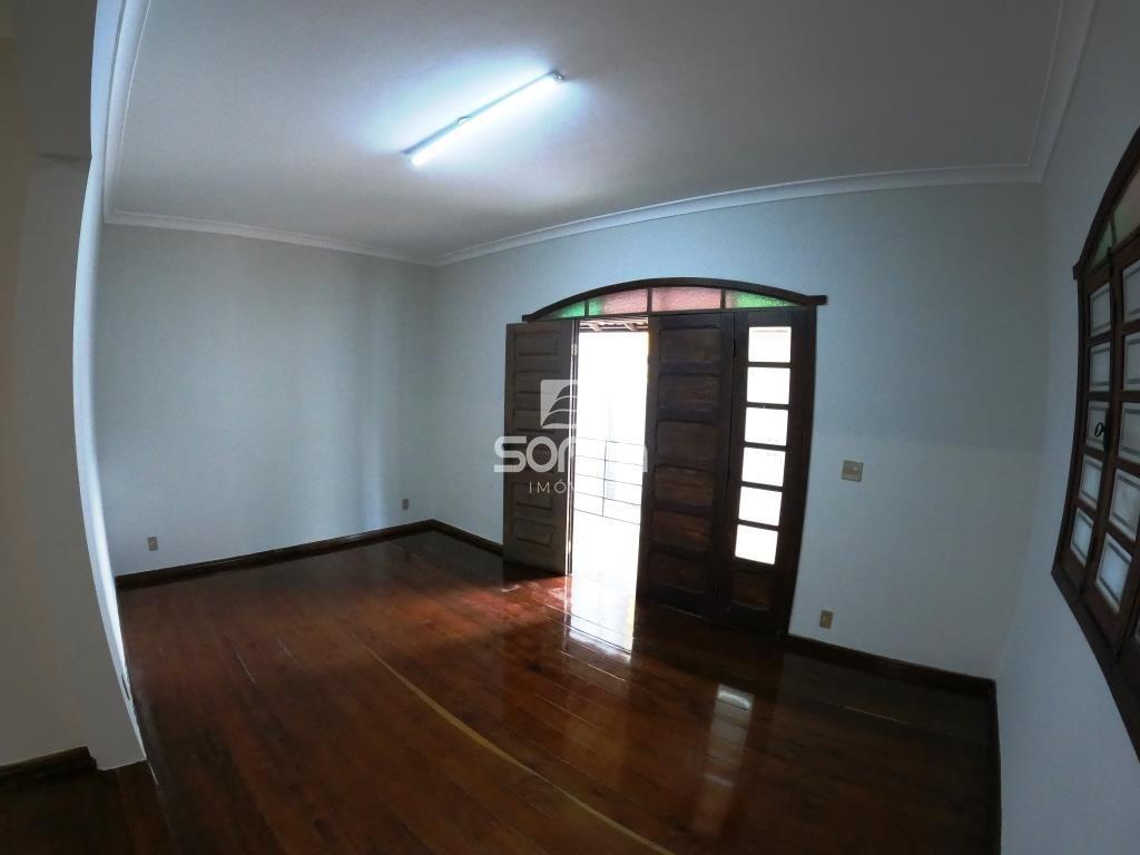 Casa para aluguel no Centro: 