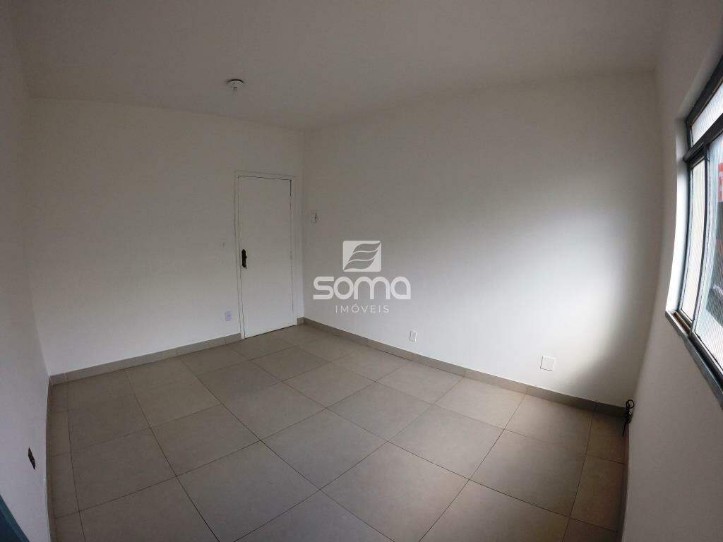 Sala para aluguel no Centro: 