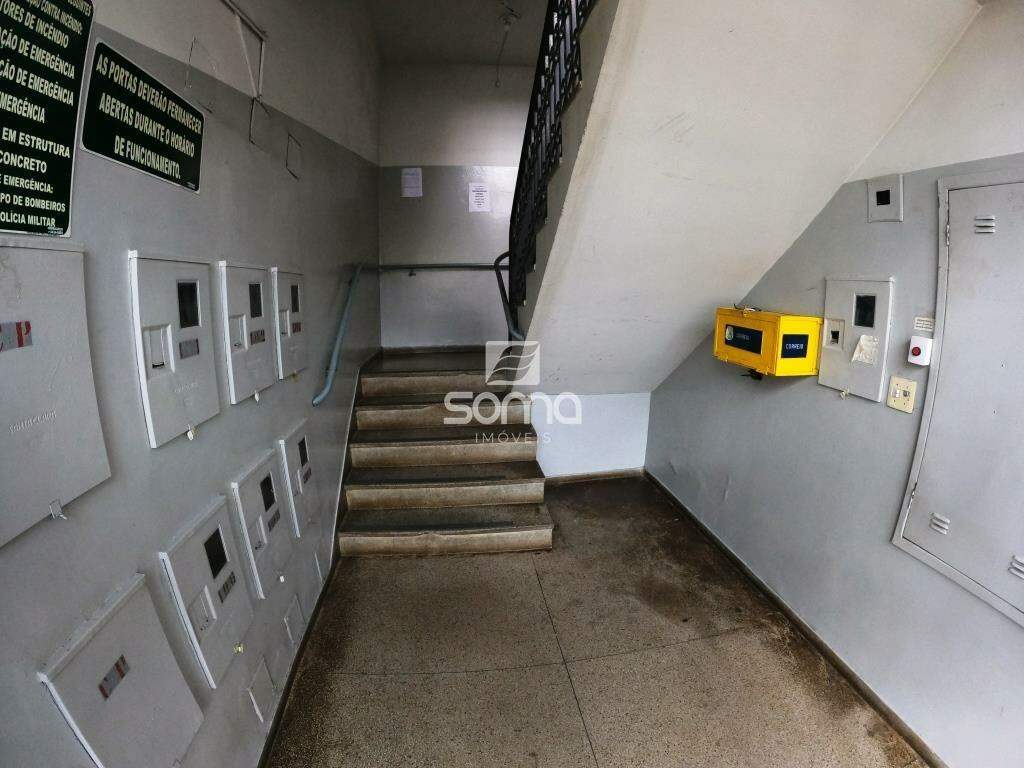 Sala para aluguel no Centro: 