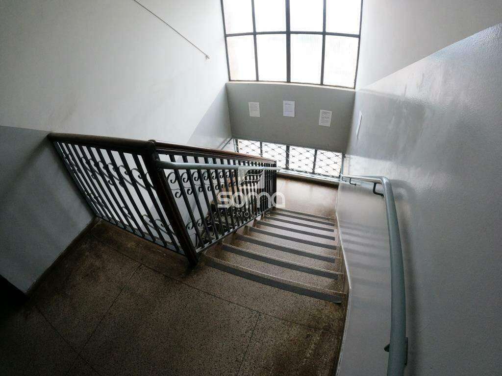 Sala para aluguel no Centro: 