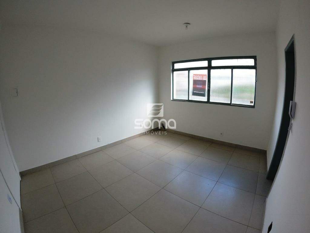 Sala para aluguel no Centro: 