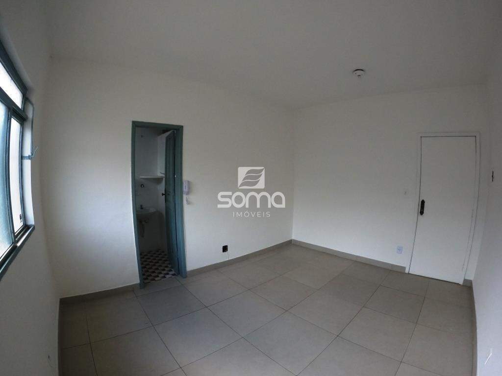 Sala para aluguel no Centro: 