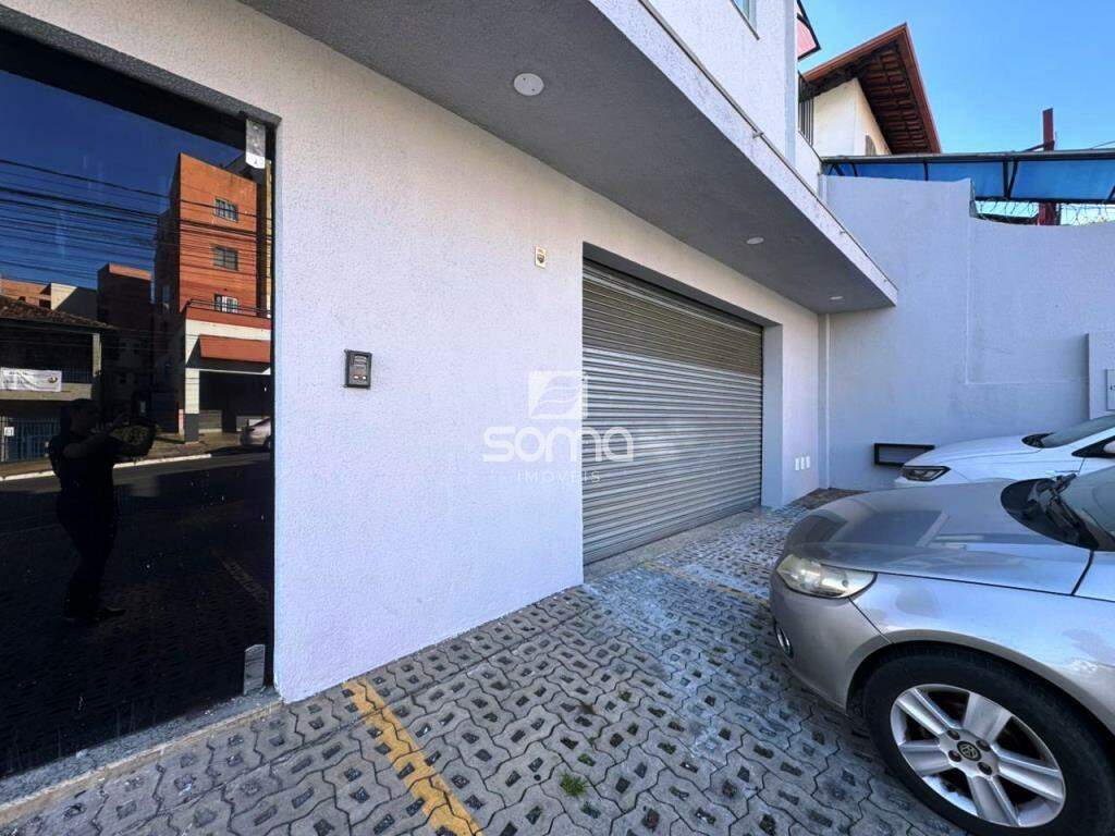 Loja para aluguel no Názia I: 