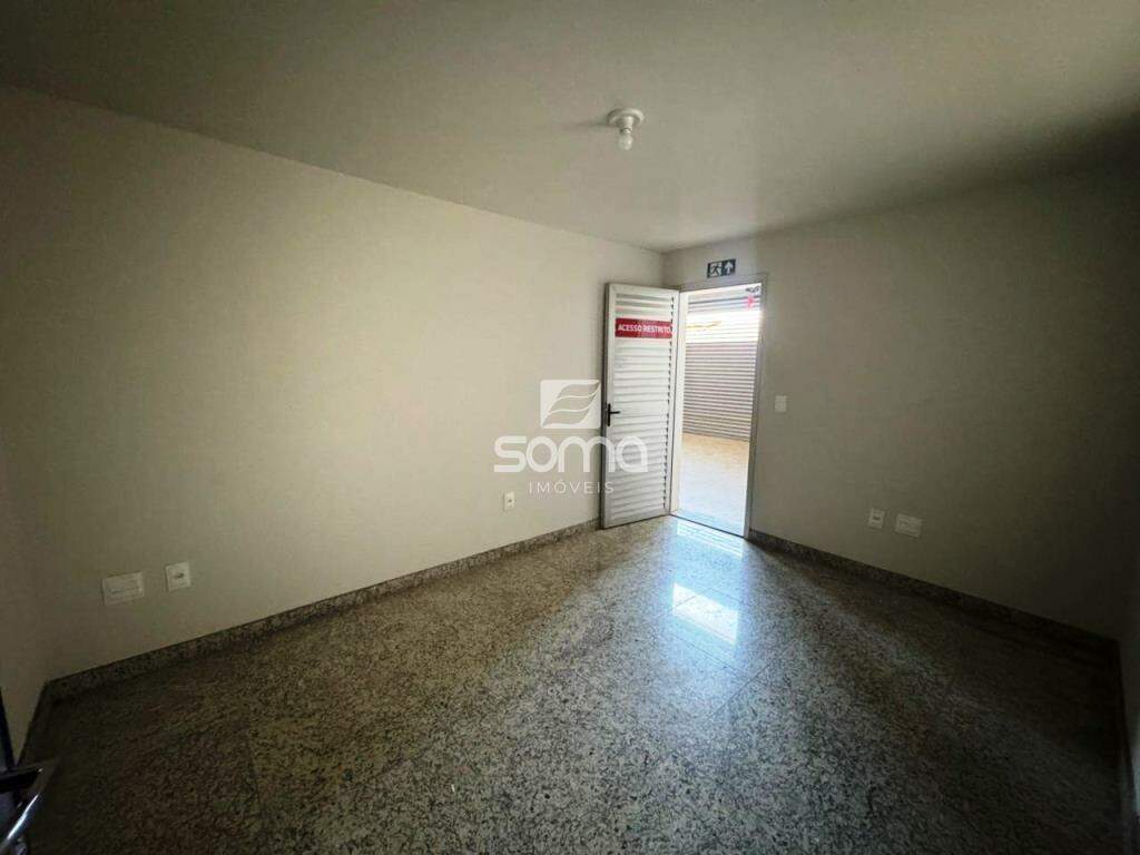 Loja para aluguel no Názia I: 