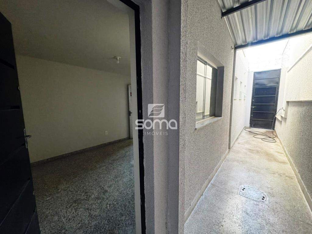 Loja para aluguel no Názia I: 