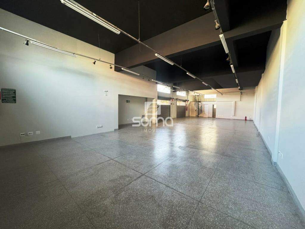 Loja para aluguel no Názia I: 