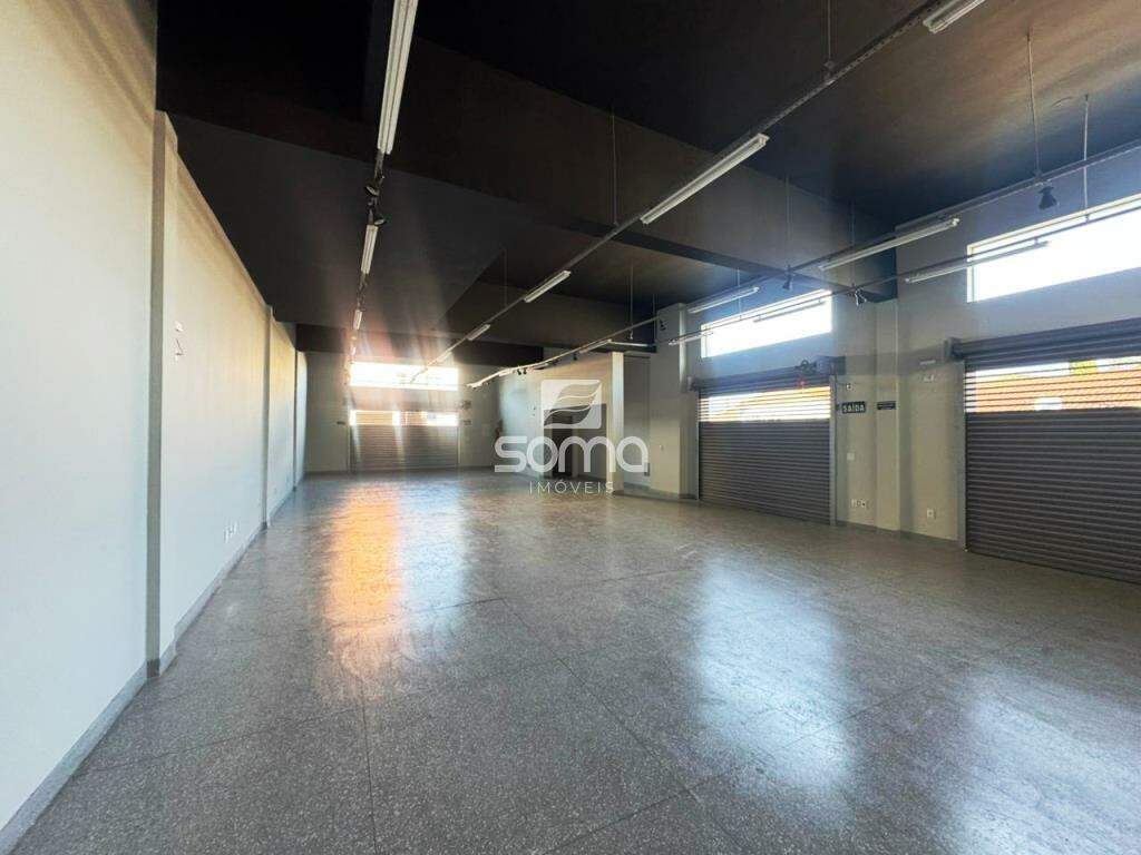 Loja para aluguel no Názia I: 