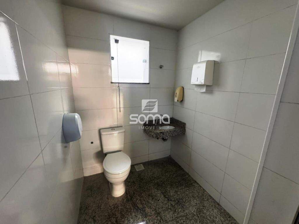 Loja para aluguel no Názia I: 