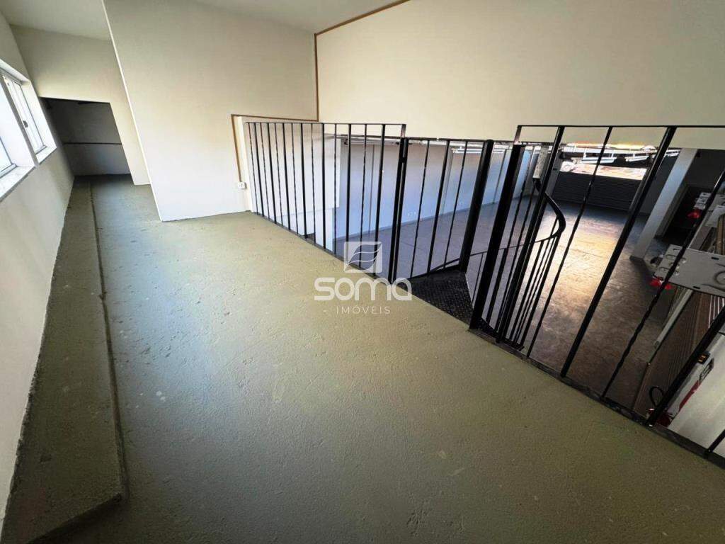 Loja para aluguel no Názia I: 