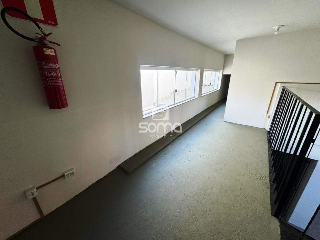 Loja para aluguel no Názia I: 