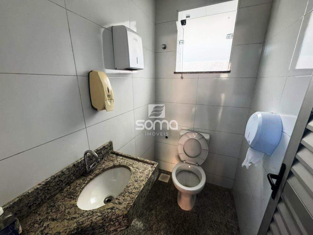 Loja para aluguel no Názia I: 